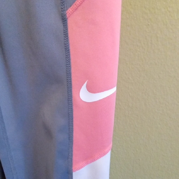 Womans M Nike Gray and Pink Leggings Sporty Athletic Thin - Picture 3 of 4
